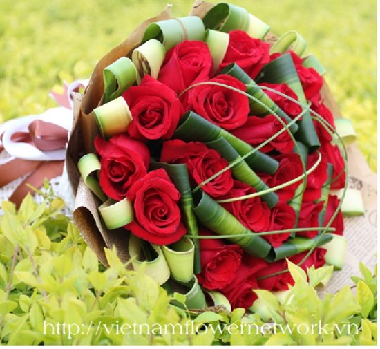 send Bouquet of red roses for Valentines day in Vietnam